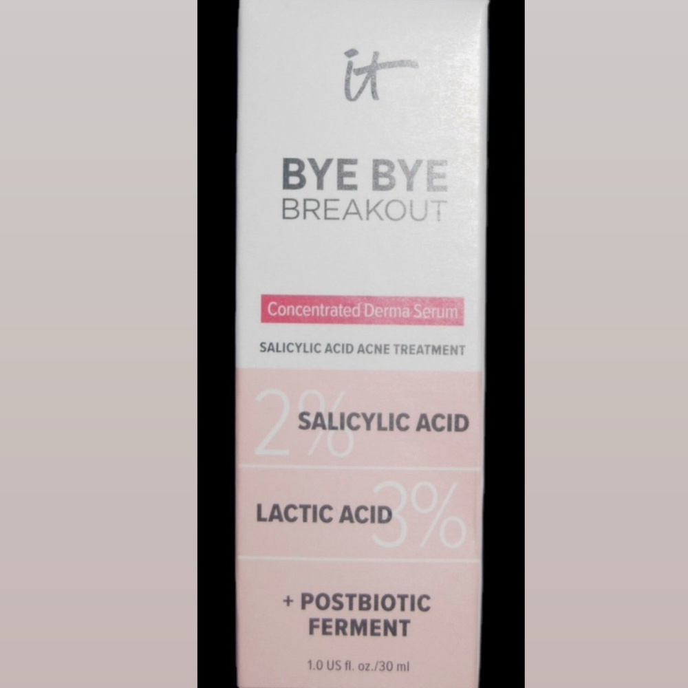 IT Cosmetics Bye Bye Breakout Serum - Pink and White